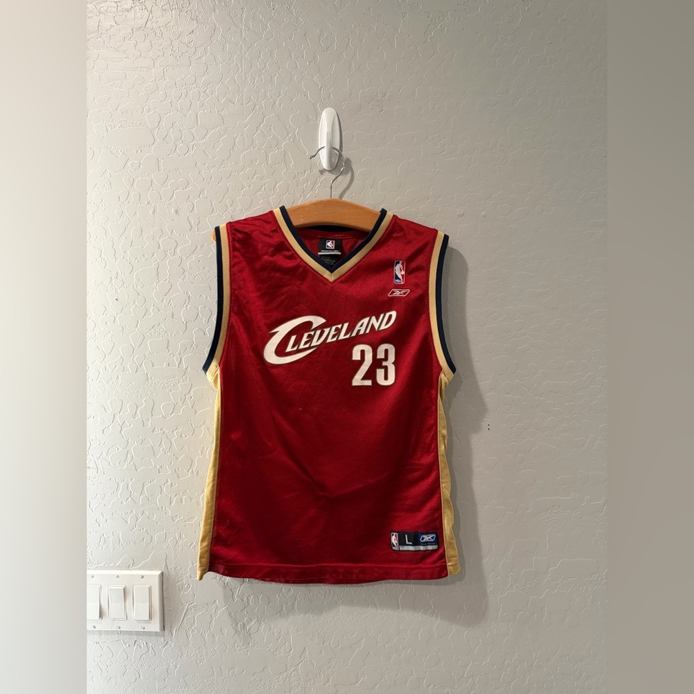 Reebok LeBron‎ James Cleveland Cavaliers Jersey Youth Large Bin 2